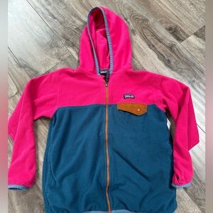 Kids size small (7-8) Micro D snap-t fleece with hood. Great condition!
